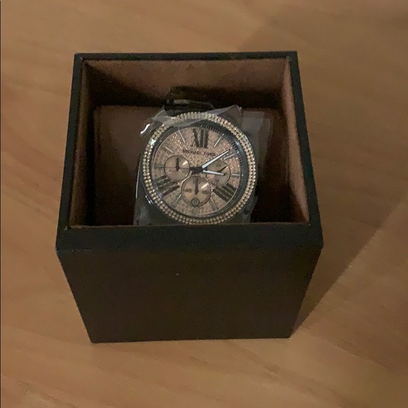 Brand new michael kors watch - Picture 1 of 4